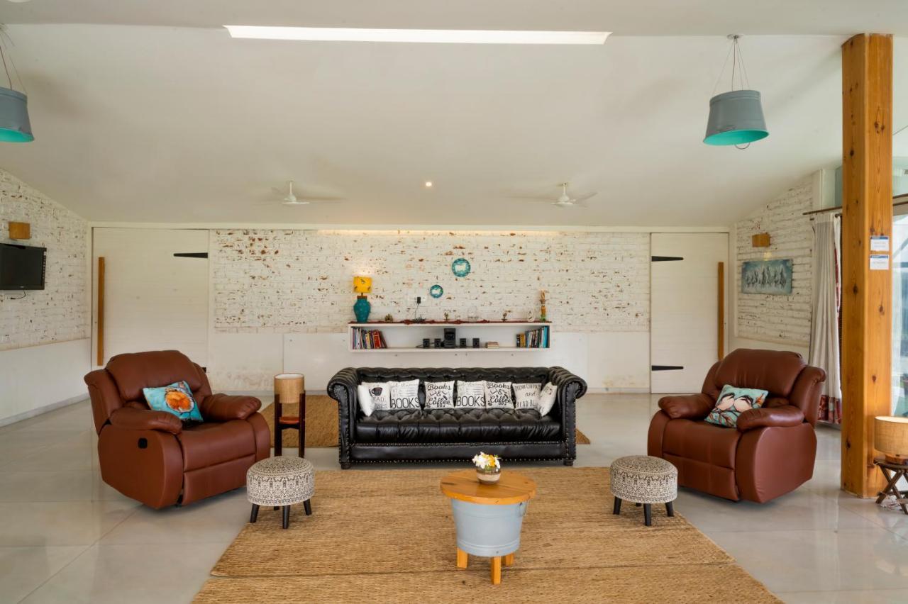 Saffronstays Onellaa, Nashik - Infinity Pool Villa Surrounded By A Vineyard Bagian luar foto