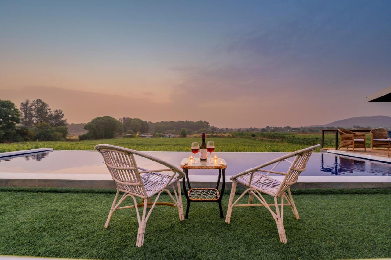 Saffronstays Onellaa, Nashik - Infinity Pool Villa Surrounded By A Vineyard Bagian luar foto