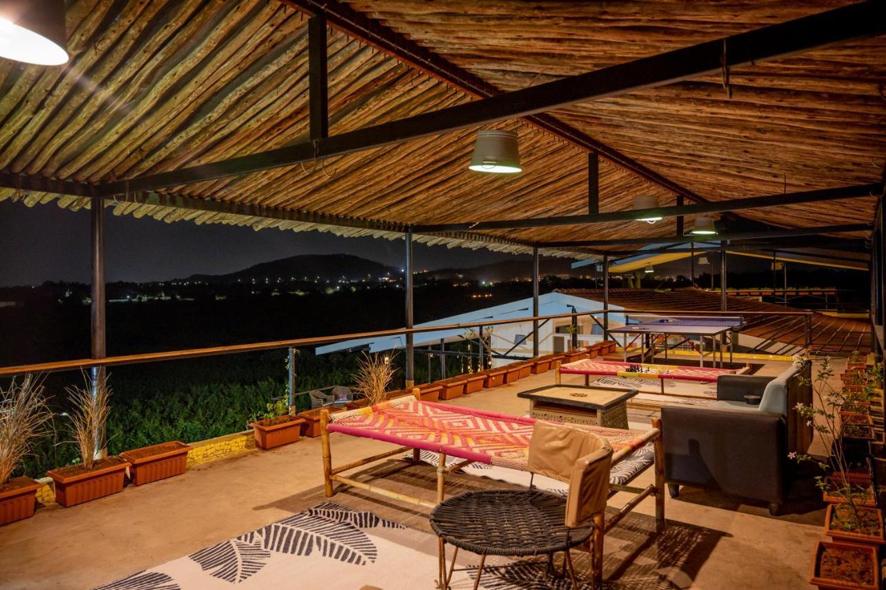 Saffronstays Onellaa, Nashik - Infinity Pool Villa Surrounded By A Vineyard Bagian luar foto