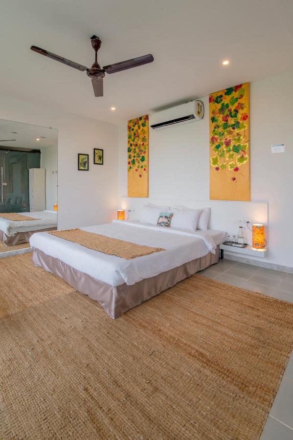 Saffronstays Onellaa, Nashik - Infinity Pool Villa Surrounded By A Vineyard Bagian luar foto