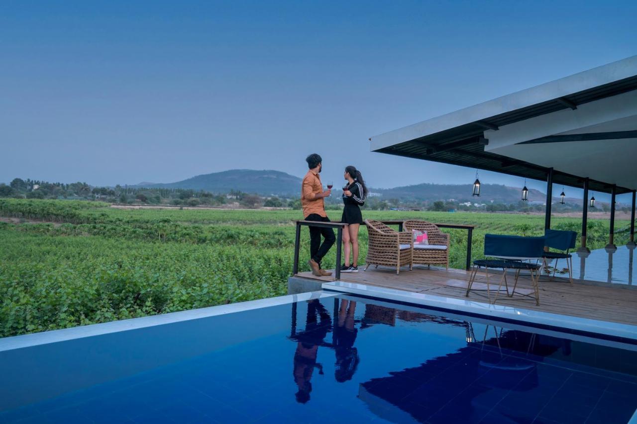 Saffronstays Onellaa, Nashik - Infinity Pool Villa Surrounded By A Vineyard Bagian luar foto