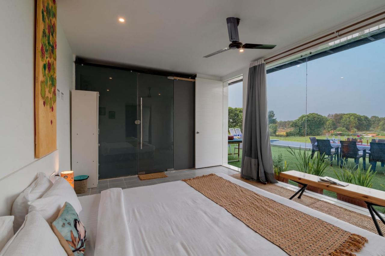 Saffronstays Onellaa, Nashik - Infinity Pool Villa Surrounded By A Vineyard Bagian luar foto