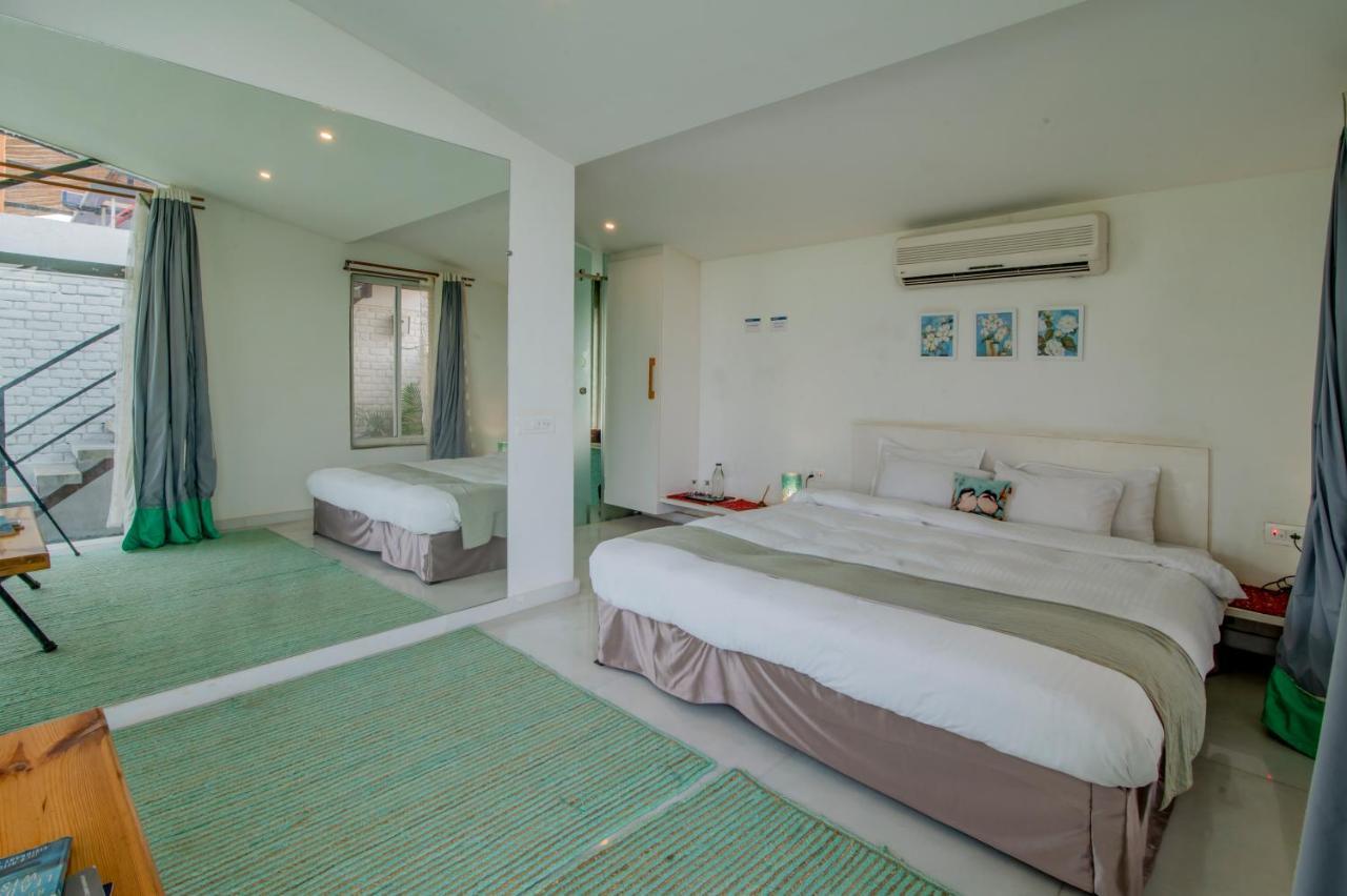 Saffronstays Onellaa, Nashik - Infinity Pool Villa Surrounded By A Vineyard Bagian luar foto